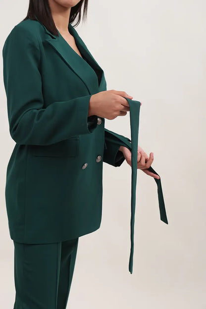 Tailleur 2 pièces, Vert émeraude précieux, Double boutonnage ceinturé.