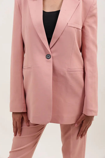 Costume rose poudré élégant