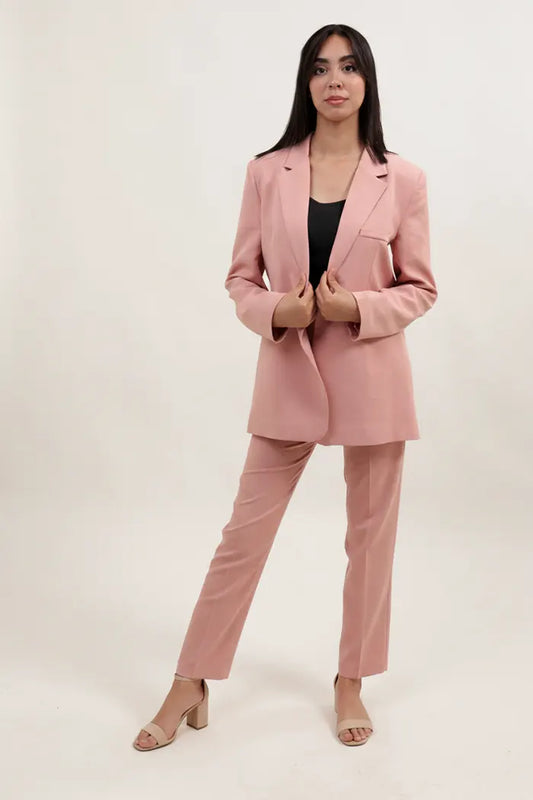 Costume rose poudré élégant