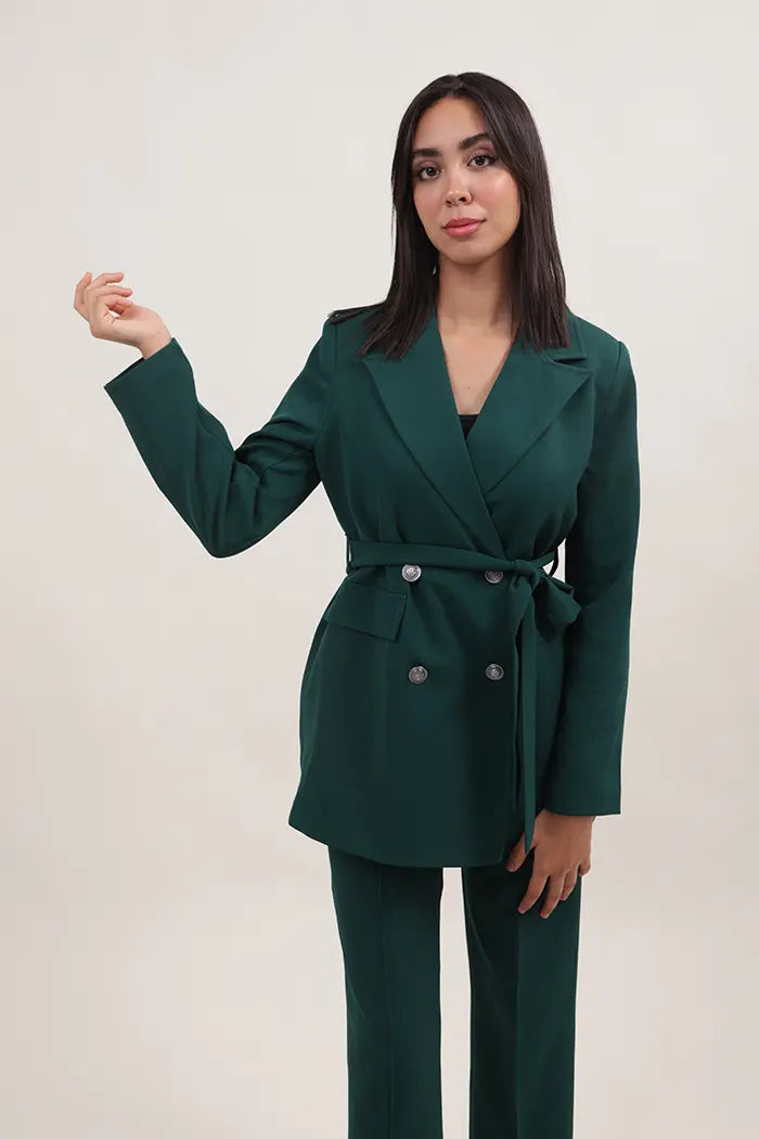 Tailleur 2 pièces, Vert émeraude précieux, Double boutonnage ceinturé.