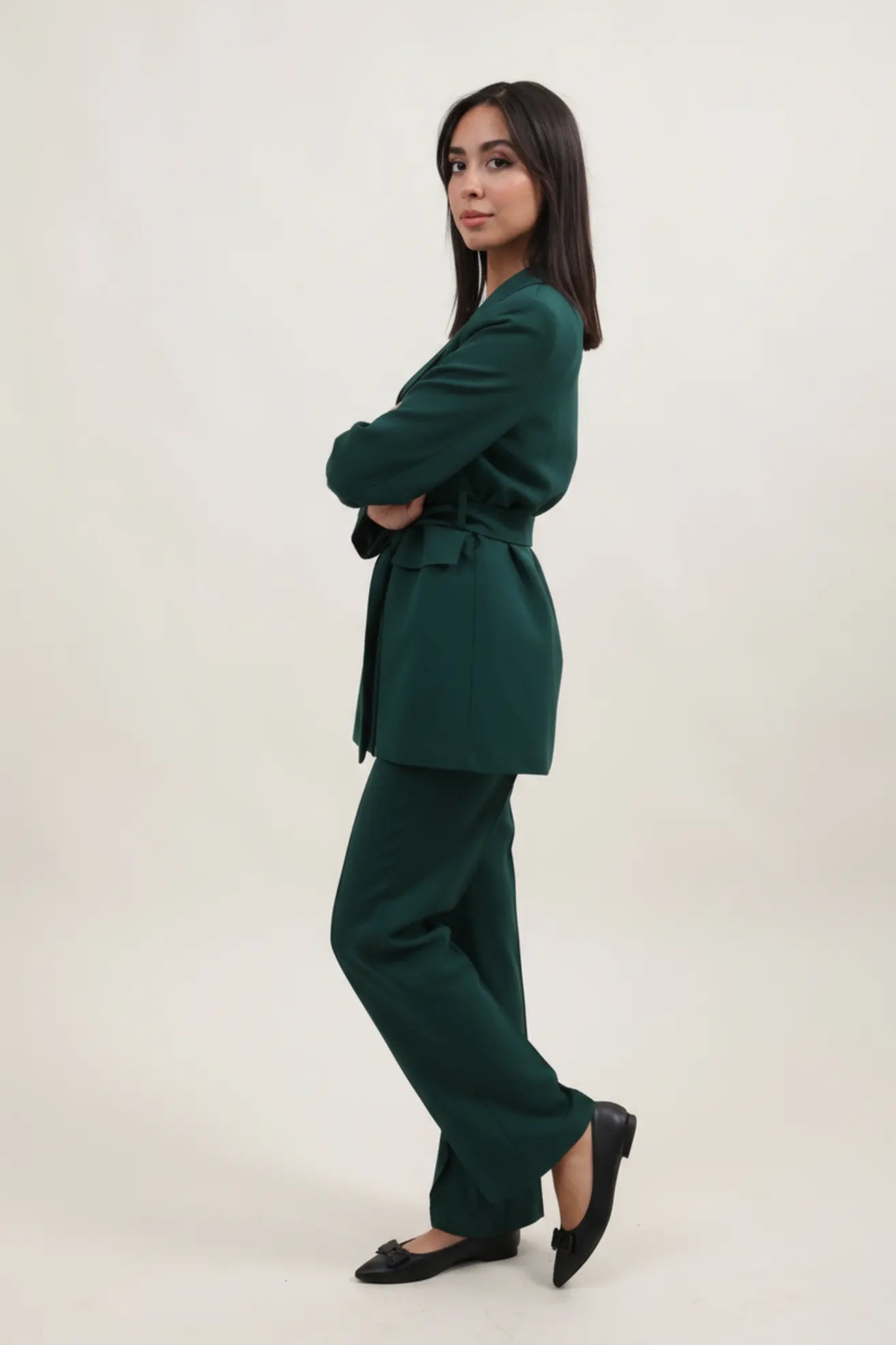 Tailleur 2 pièces, Vert émeraude précieux, Double boutonnage ceinturé.